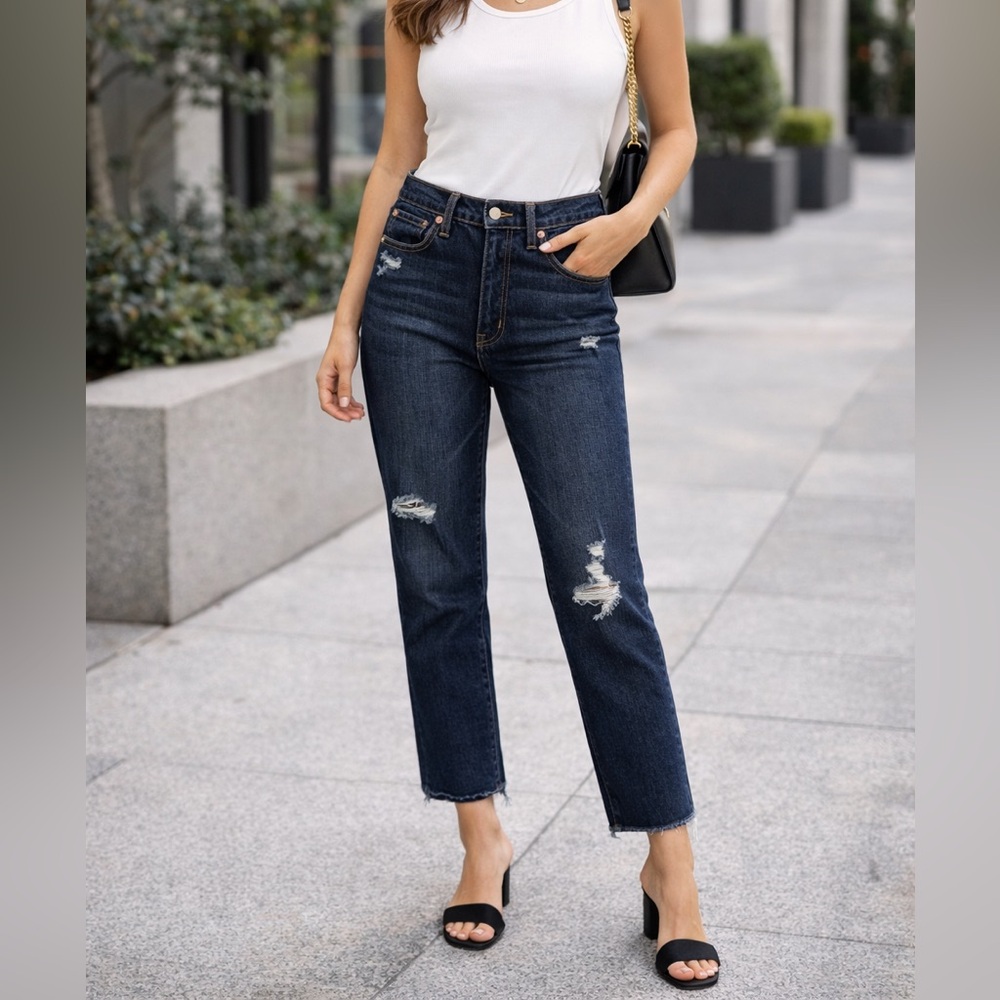 Levy’s ribcage straight ankle jeans women’s 28 dark washed distressed